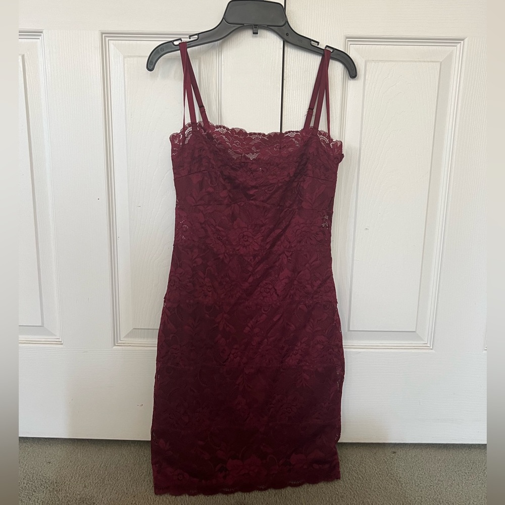 Guess Burgundy Women’s Lace Mini Dress